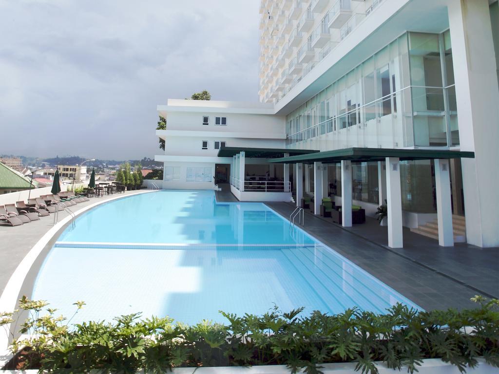 Sintesa Peninsula Hotel Manado Exterior foto