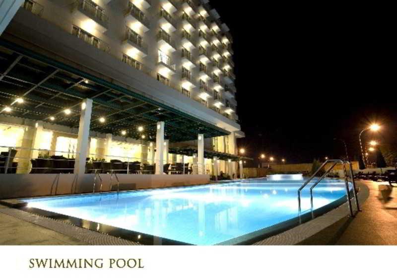Sintesa Peninsula Hotel Manado Exterior foto