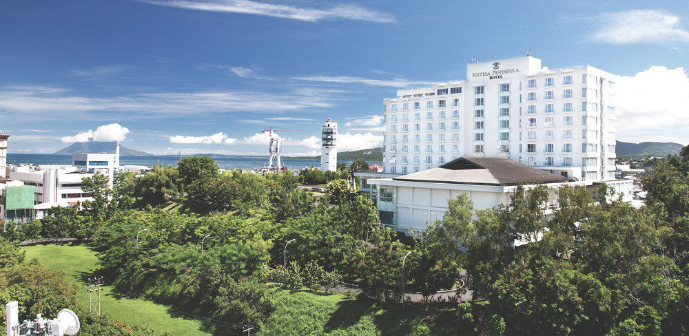 Sintesa Peninsula Hotel Manado Exterior foto